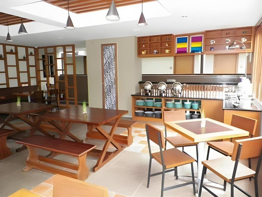 Hotel Tibera Taman Cibeunying Bandung Exterior foto